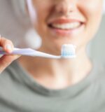 Sezonowe infekcje powstrzyma… mycie zębów